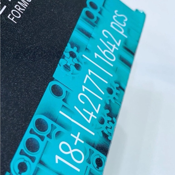 LEGO Technic Mercedes AMG F1 W14 1:8 Scale Model 42171 1642 Pieces - Picture 4 of 8